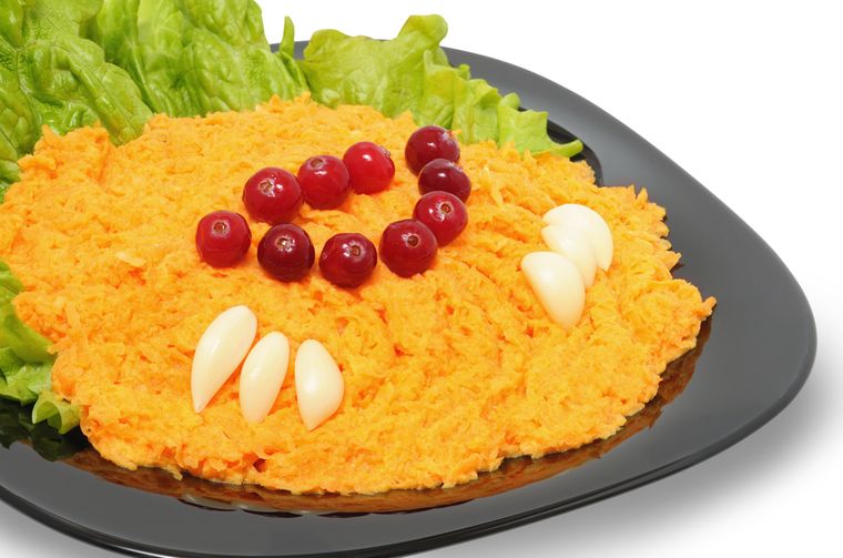 carrot salad with cheese and garlic