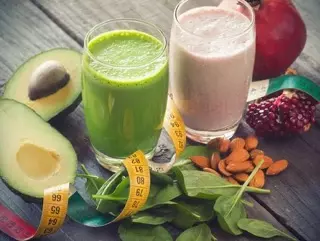 10 рецептов детокс-смузи для красоты и здоровья